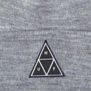 HUF TRIPLE TRIANGLE CUFF BEANIE Grey Heather voorkant muts logo close-up Revert95.com