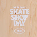 Bestel het Real Skate Shop Day Deck snel, veilig en gemakkelijk bij Revert 95. Check onze website voor de gehele Real collectie.