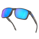 Bestel de Oakley Holbrook Matte Black Tortoise PRIZM Sapphire Polarized ​zonnebril snel, gemakkelijk en veilig bij Revert 95. Check on ze website voor de gehele Oakley gepolariseerde zonnebrillen collectie, of kom langs in onze winkel in Haarlem