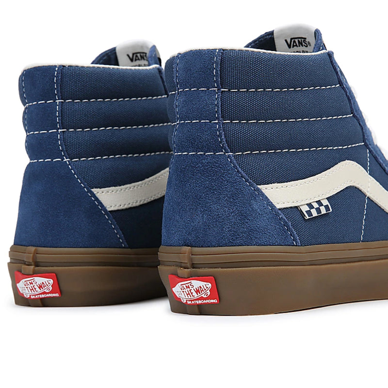 Bestel de Vans SKATE SK8-HI Shoes Suede Gum Dark Denim veilig, gemakkelijk en snel bij Revert 95. Check onze website voor de gehele Vans collectie.