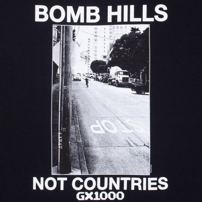 Bestel de Bomb Hills Not Countries - Tee -Black veilig, gemakkelijk en snel bij Revert 95. Check onze website voor de gehele GX1000 collectie, of kom gezellig langs bij onze winkel in Haarlem.