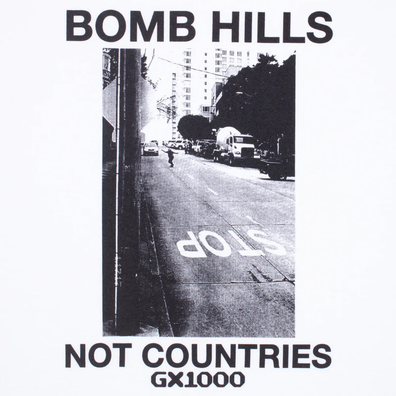 Bestel de Bomb Hills Not Countries - Tee White veilig, gemakkelijk en snel bij Revert 95. Check onze website voor de gehele GX1000 collectie, of kom gezellig langs bij onze winkel in Haarlem.