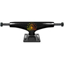 Bestel de Thunder Electric Eye Hollow Lights Truck Black 148 veilig, gemakkelijk en snel bij Revert 95. Check onze website voor de gehele Thunder collectie.