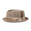 Bestel de Brixton STOUT PORK PIE SAFARI veilig, gemakkelijk en snel bij Revert 95. Check onze website voor de gehele Brixton collectie.	
